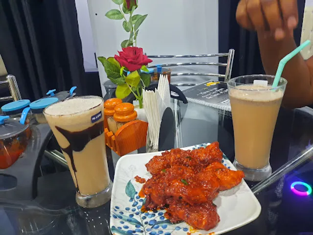 Black And White cafe And Fastfoods