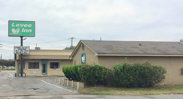 Levee Inn