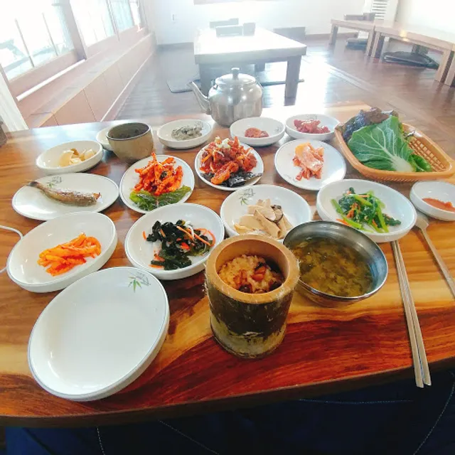 대숲에물흐르는밥집