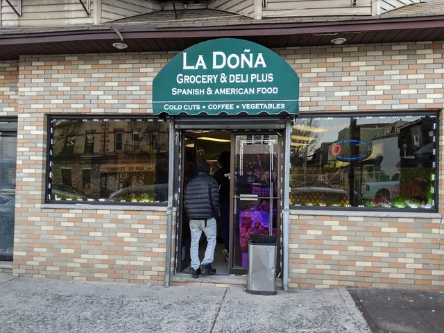La Dona Grocery & Deli