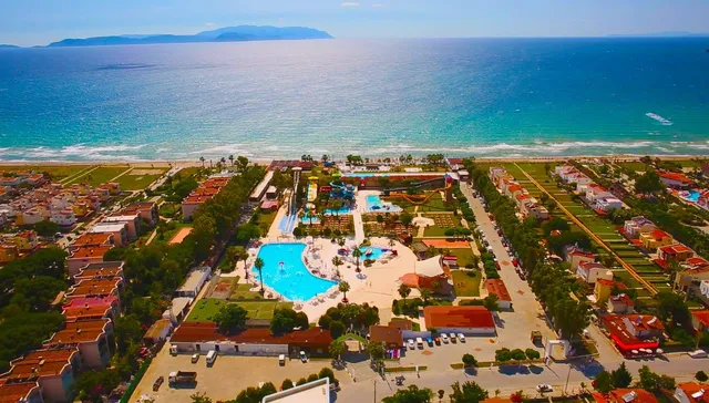 Risus Aqua Beach Resort Hotel