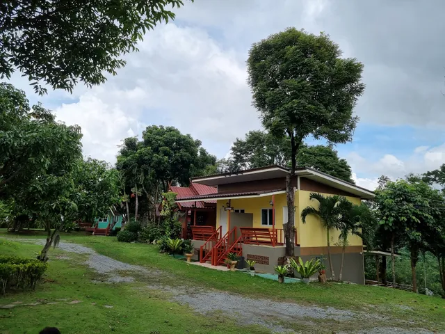 Baan Rai Phu Phang Mar