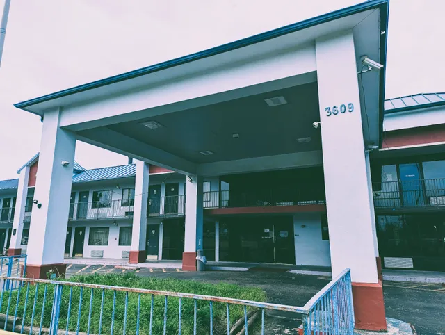 Eco Lodge Inn & Suites By KC Hotels/ Bentonville Rogers