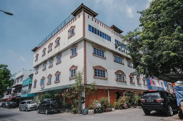 RedDoorz Plus near Nagoya Hill Batam 6