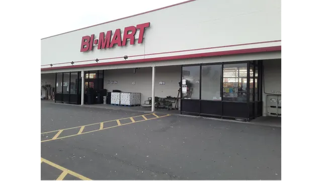 Bi-Mart Membership Discount Stores