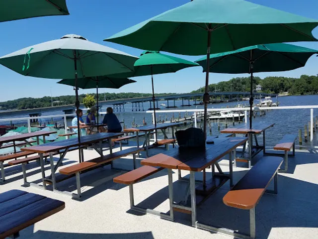 Mike's Restaurant & Crabhouse