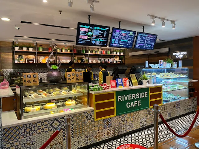 Riverside Cafe & Restaurant