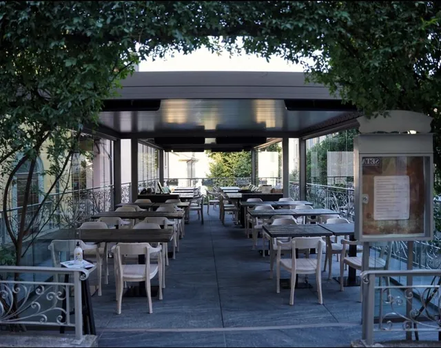 Seta Hotel, restaurant and cocktail bar