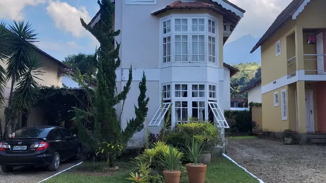 CHALÉ PÉ DA SERRA PENEDO