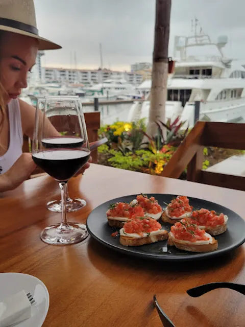 Wine Bar Viña & Salvatore’s