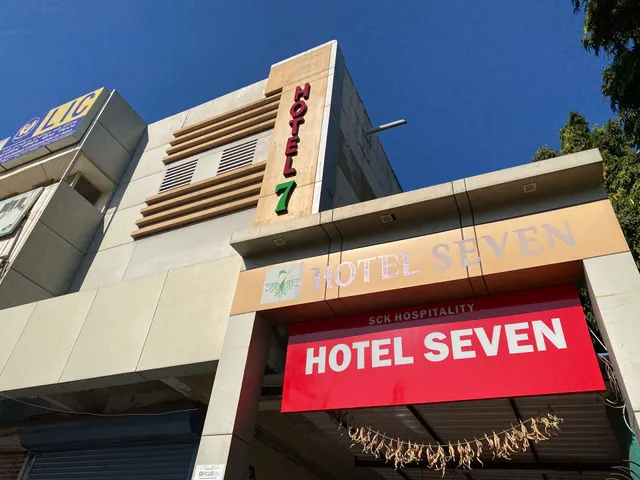 Hotel Seven