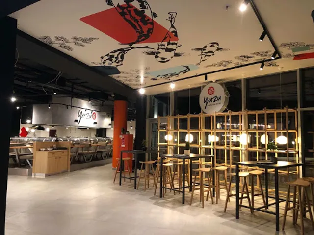 YUZU Running Sushi im Riverside