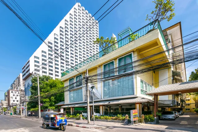 Studio Suite by Royal Ivory Nana