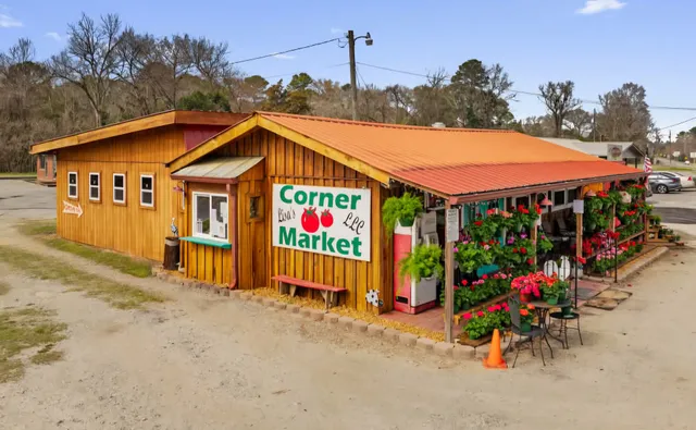 Lisa's Corner Market
