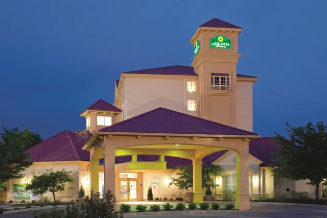 La Quinta Inn & Suites by Wyndham Colorado Springs South AP