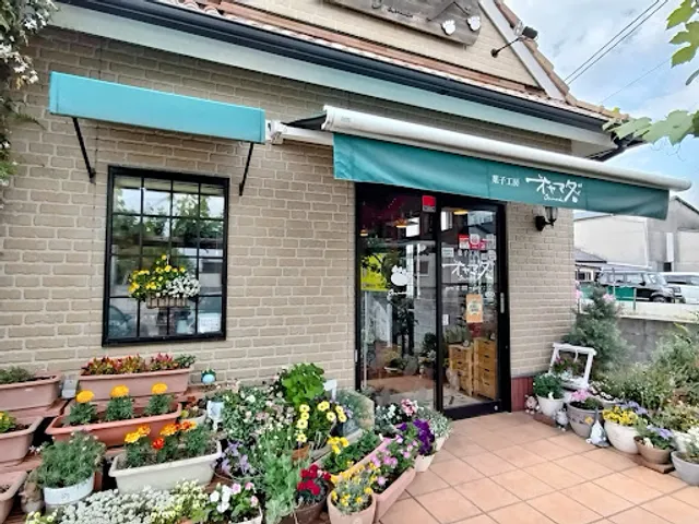 菓子工房 オヤマダ 直方本店