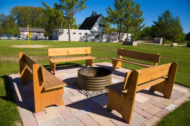 Jellystone Park Lake of the North Resort