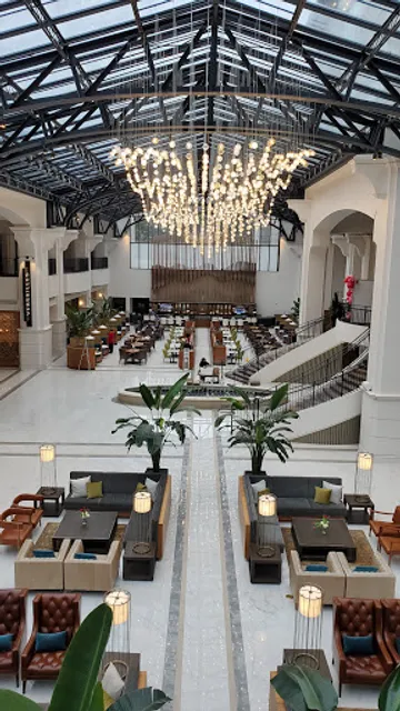 Le Petit Cafe + Boutique