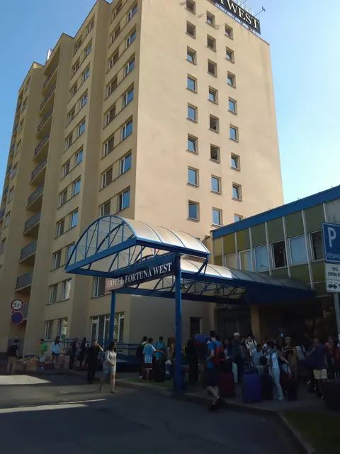 STUDENT HOUSING - Dormitory West