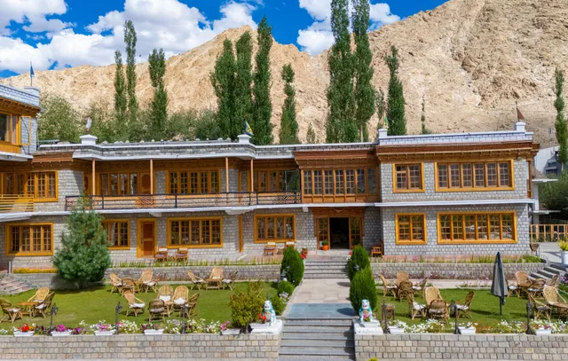 Hotel Charu Palace Leh