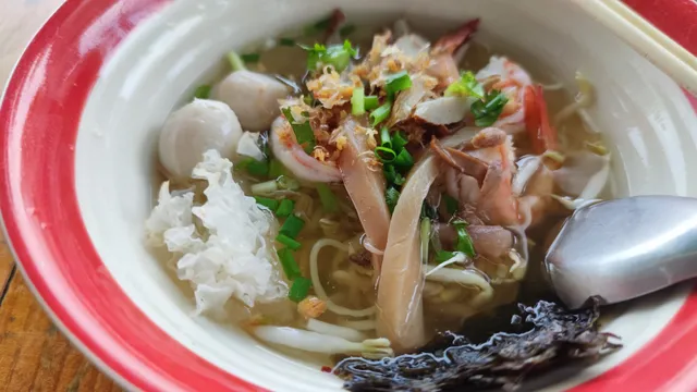 ก๋วยเตี๋ยวหมูบ้านบึง by คุณนาย