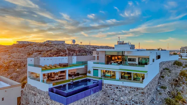 Shangri - La, Luxury Mansion