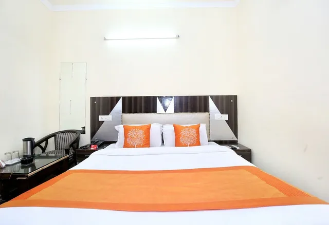 OYO 8073 Grand Residency