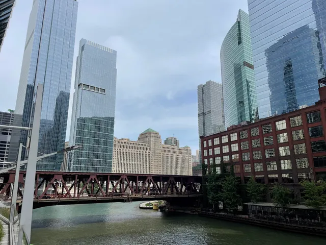 150 N Wacker Drive Building