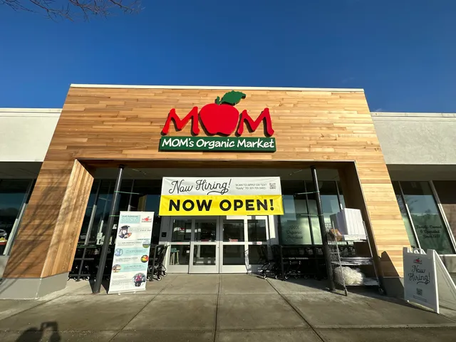 MOM's Organic Market
