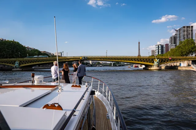 Dolce Vita Yacht Privé - Croisière Privée sur la Seine à Paris