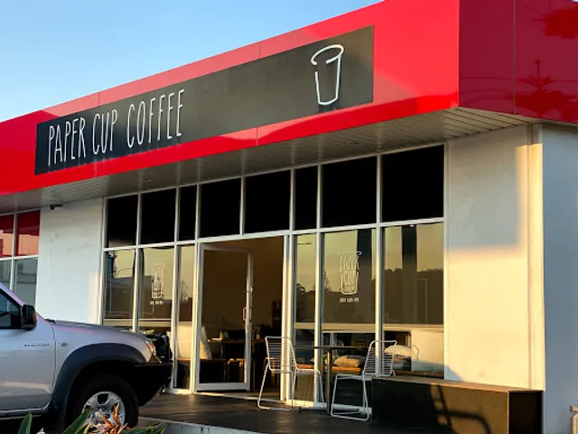 Papercup Coffee Labrador