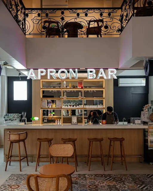 Apron Bar Bangkok | Craft Beer on Samsen 4 | อาภรณ์บาร์ | คราฟท์เบียร์ 18 Tap กดเบียร์เอง