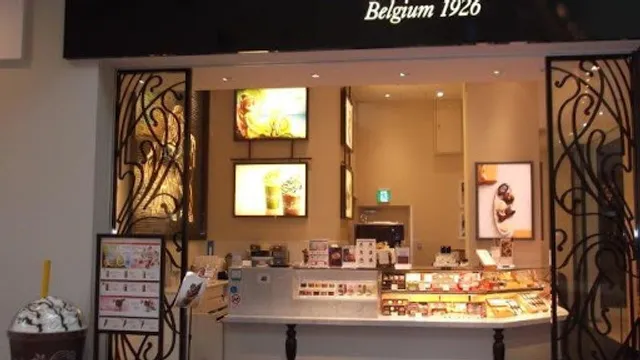 GODIVA Urban Dock LaLaport Toyosu Store