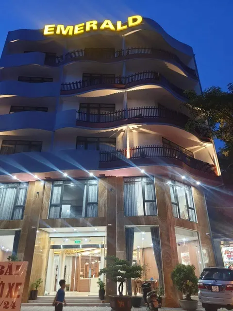 Khách sạn Cát Ba EMERALD