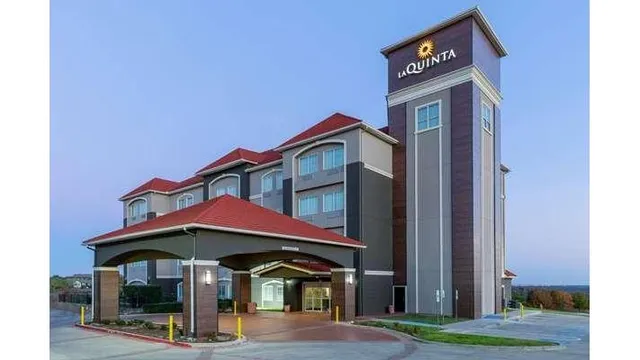 La Quinta Inn & Suites by Wyndham Fort Worth - Lake Worth