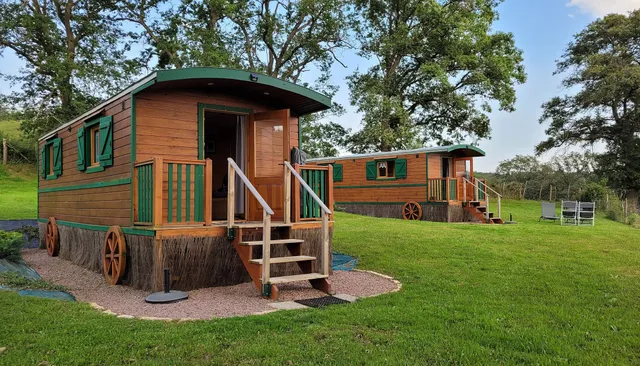 Les Roulottes des Ris Chambres d'hôtes et gîtes