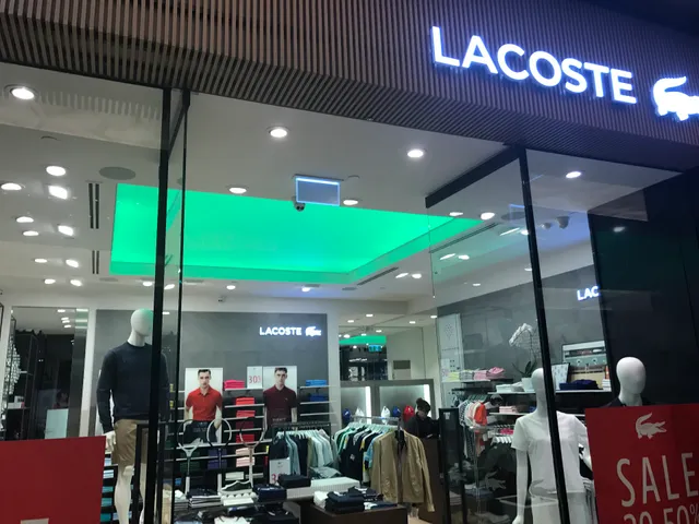 Lacoste St Collins Lane