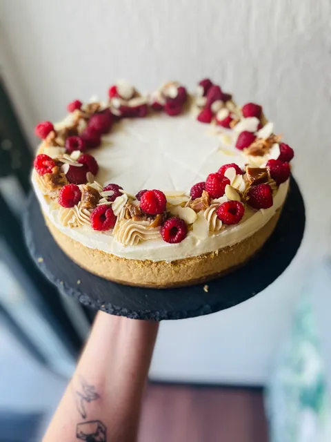 Pracownia Cukiernicza Mcake /Torty, serniki, bezy inne ciacha na zamówienie/Kawa na wynos