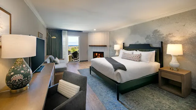 Fireside Inn on Moonstone Beach