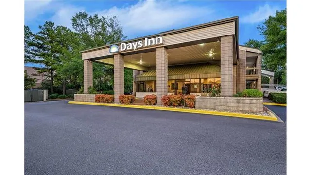 Days Inn by Wyndham Hoover Birmingham