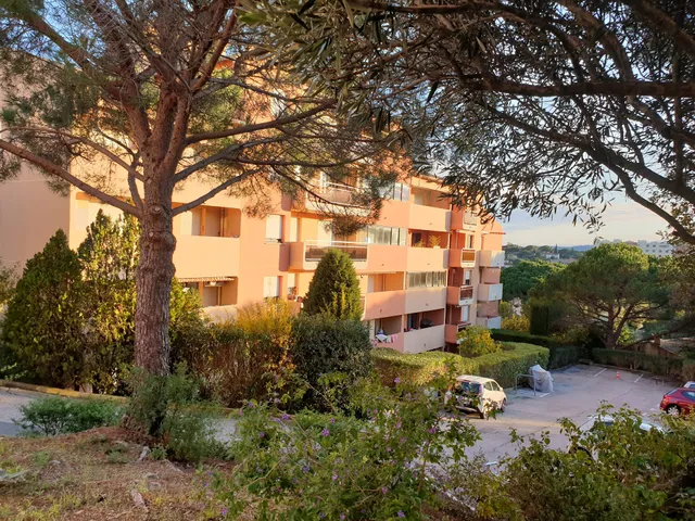 Apartment Pins ensoleilles