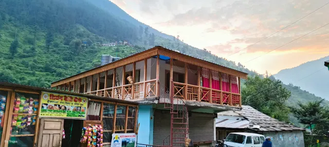 Tirthan Majestic View Home Stay