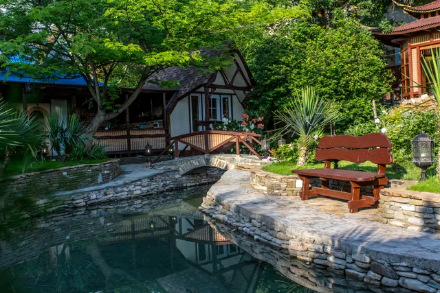 Rezidentsiya Leonora, Gostevoy Dom