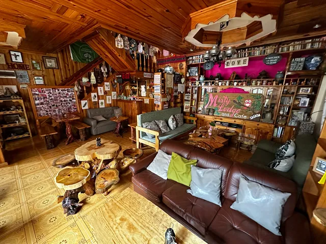 Misty Lodge and Cafe
