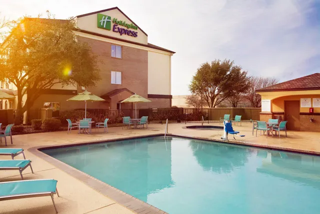 Holiday Inn Express & Suites DFW Airport - Grapevine by IHG