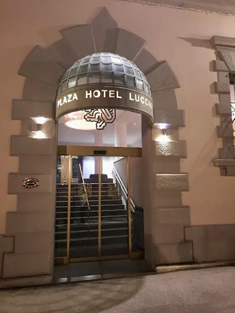 Empire Rooftop View American Bar & Pool