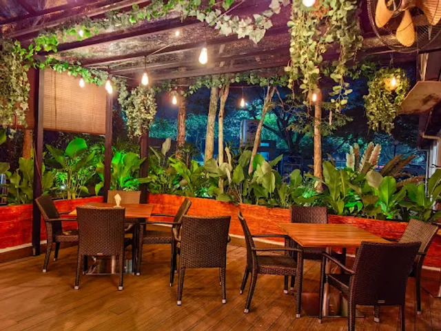 SideLine Restaurant & Sports Bar