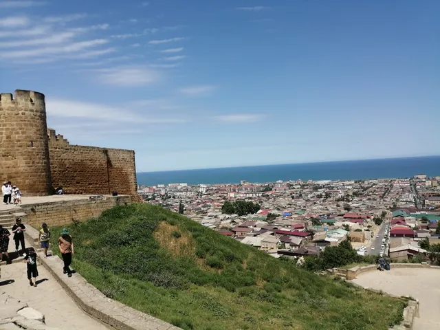 Pamyatnik Nizami Gyandzhevi