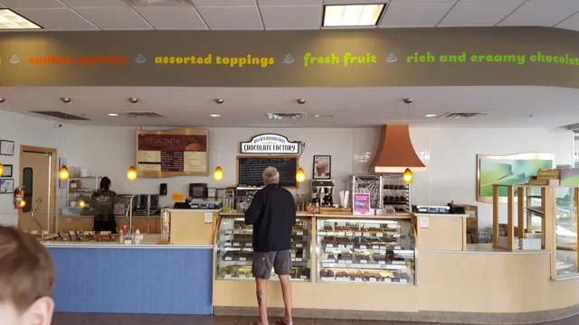 Rocky Mountain Chocolate Factory/U-Swirl Frozen Yogurt