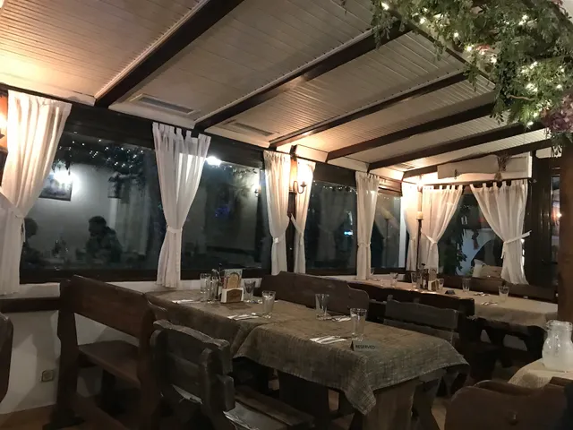 V Dvora Traditional Restaurant